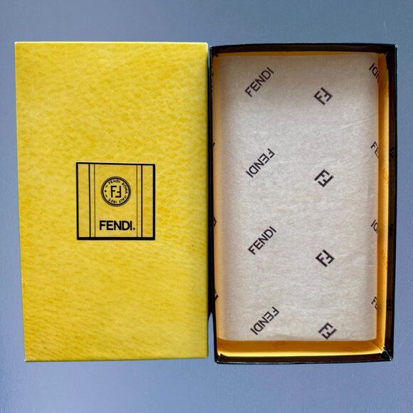 *VINTAGE/RARE* Fendi Wallet with Original Packaging & Authentication - Picture 10 of 12